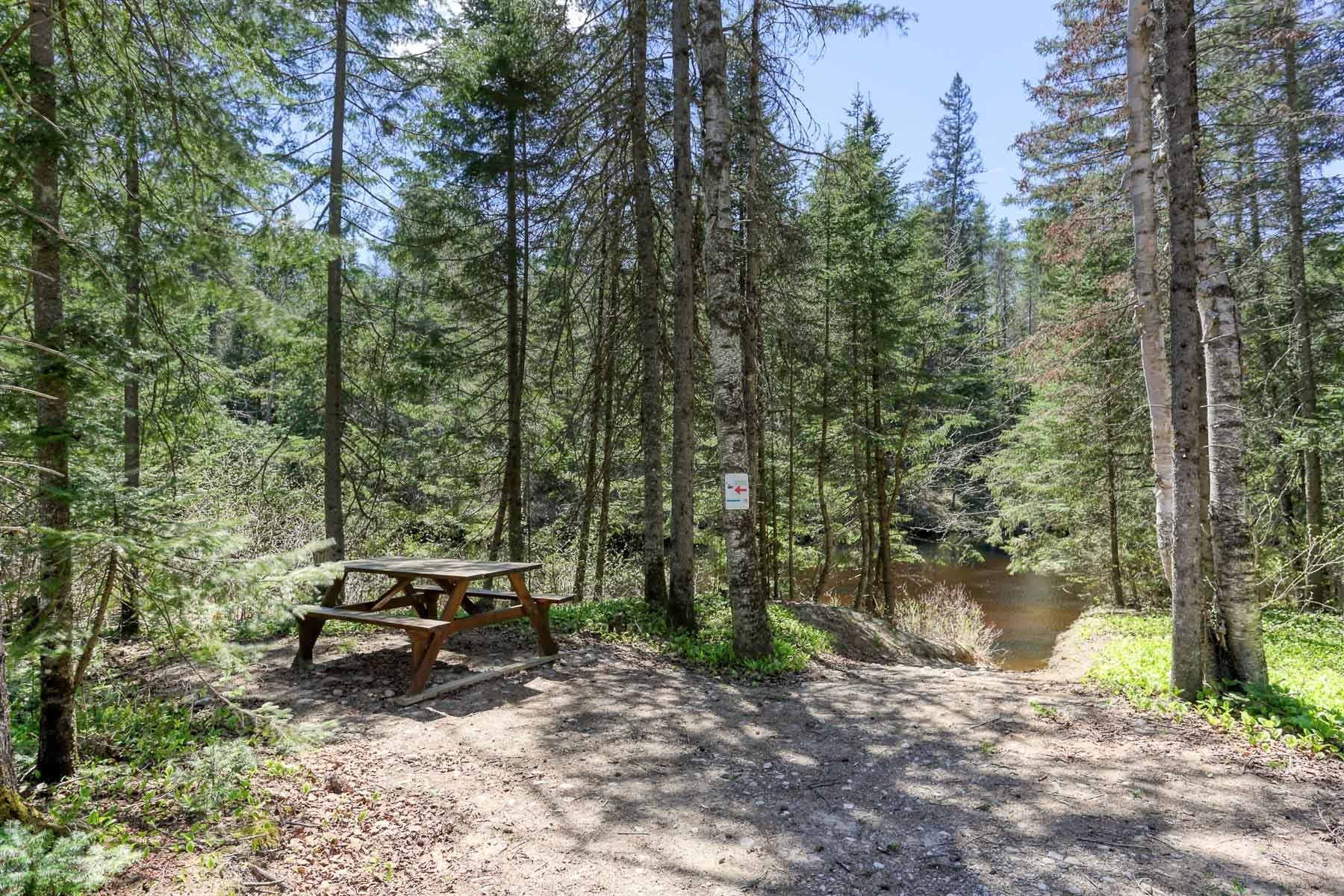 









350


Ch. de la Côte

,
Saint-Alexis-des-Monts,




QC
J0K1V0

