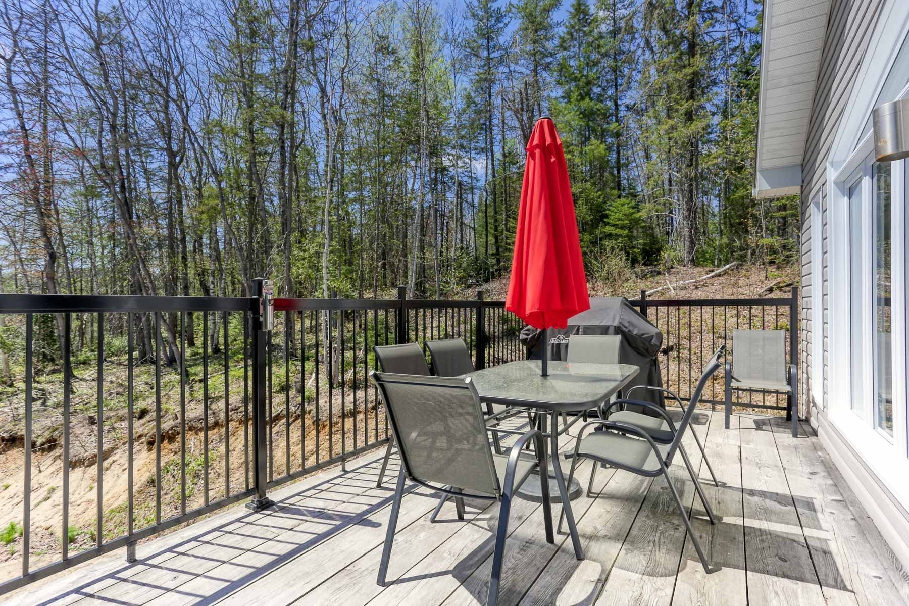 









350


Ch. de la Côte

,
Saint-Alexis-des-Monts,




QC
J0K1V0

