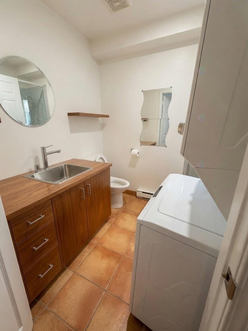 









4745


Rue St-Denis

,
Montréal (Le Plateau-Mont-Royal),




QC
H2J2L5

