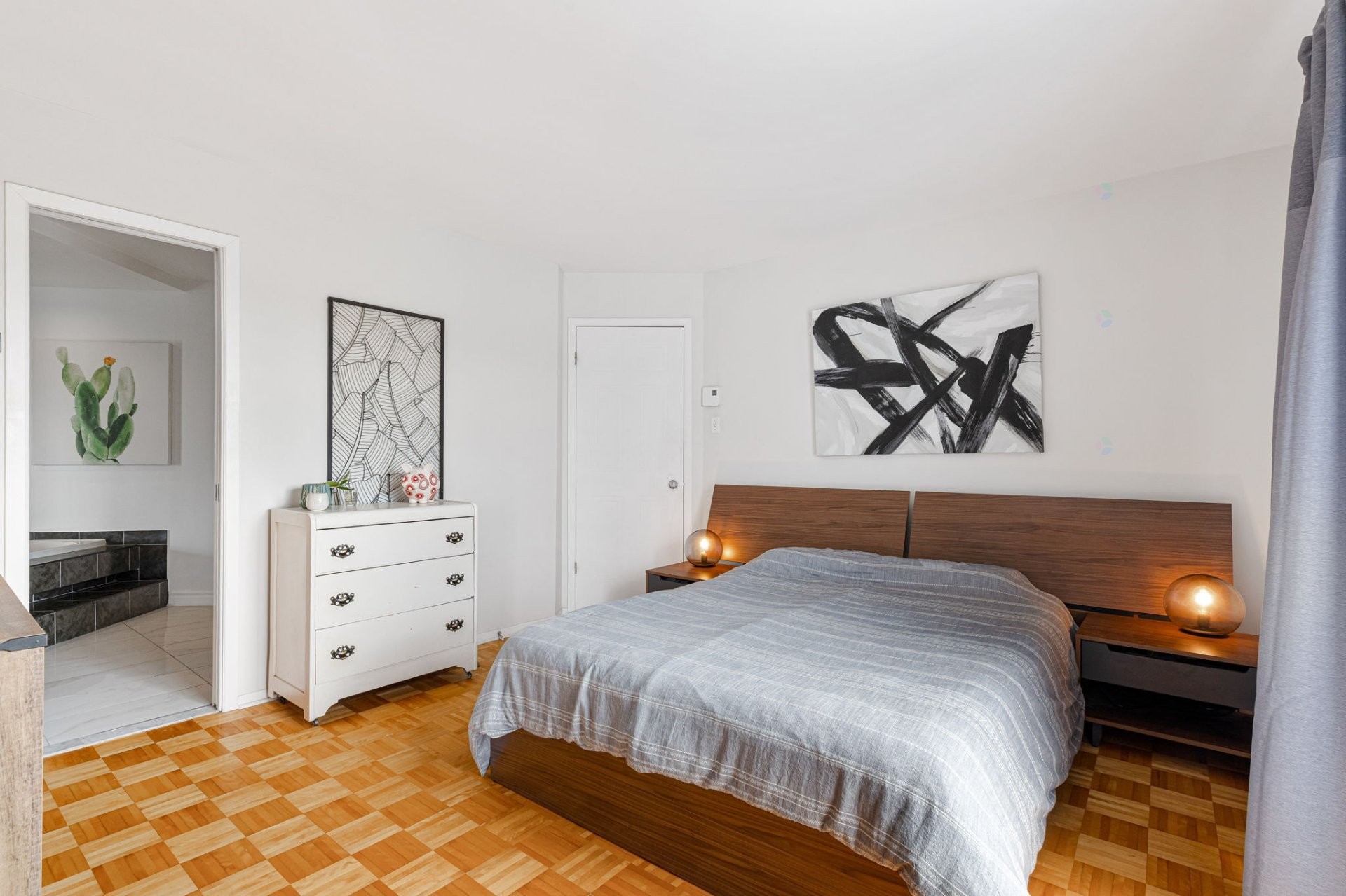 









101


Rue Jules-Phaneuf

, 301,
Varennes,




QC
J3X2E9

