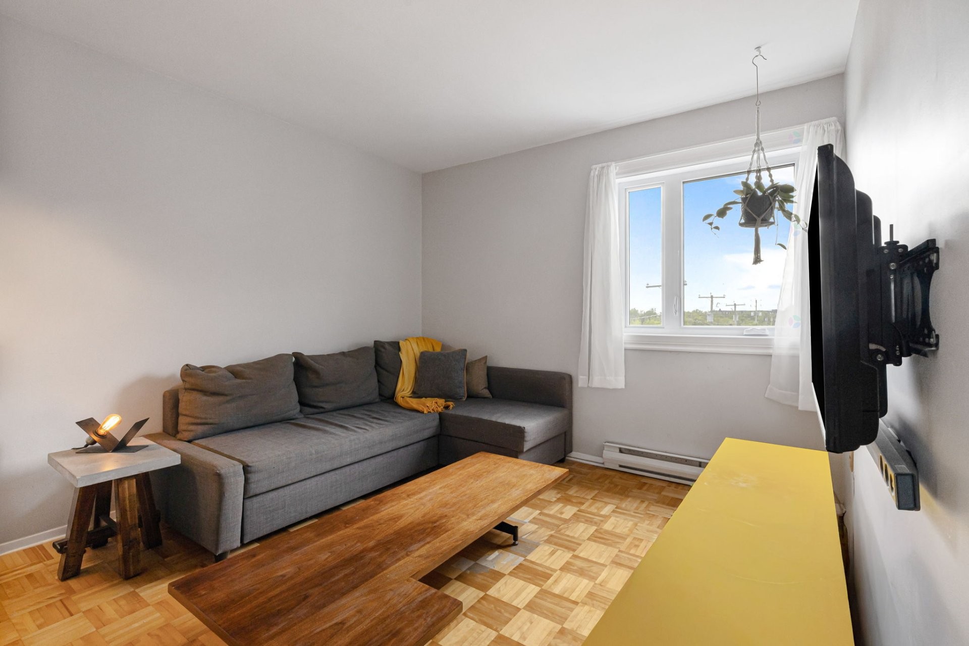 









101


Rue Jules-Phaneuf

, 301,
Varennes,




QC
J3X2E9

