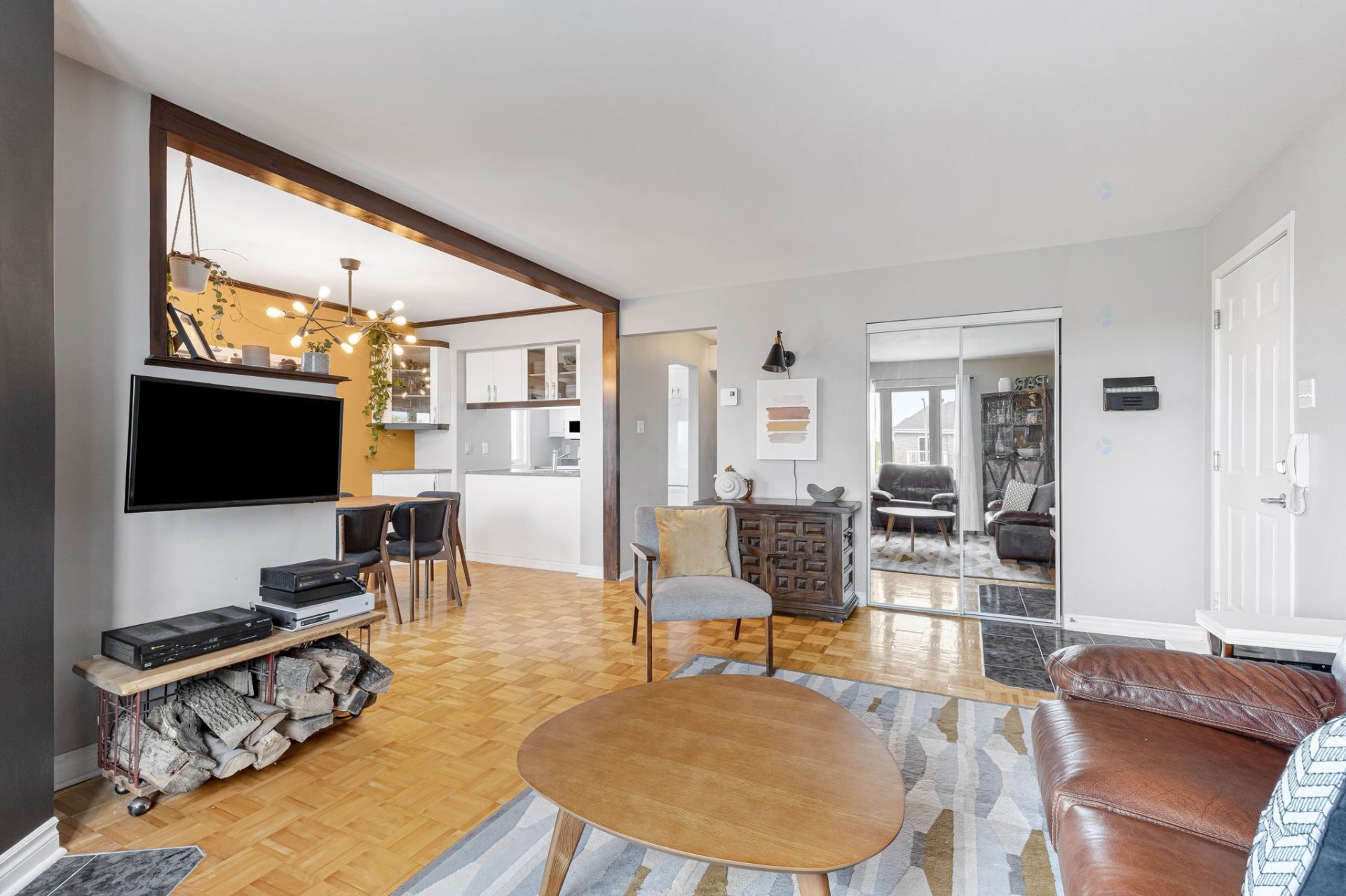 









101


Rue Jules-Phaneuf

, 301,
Varennes,




QC
J3X2E9

