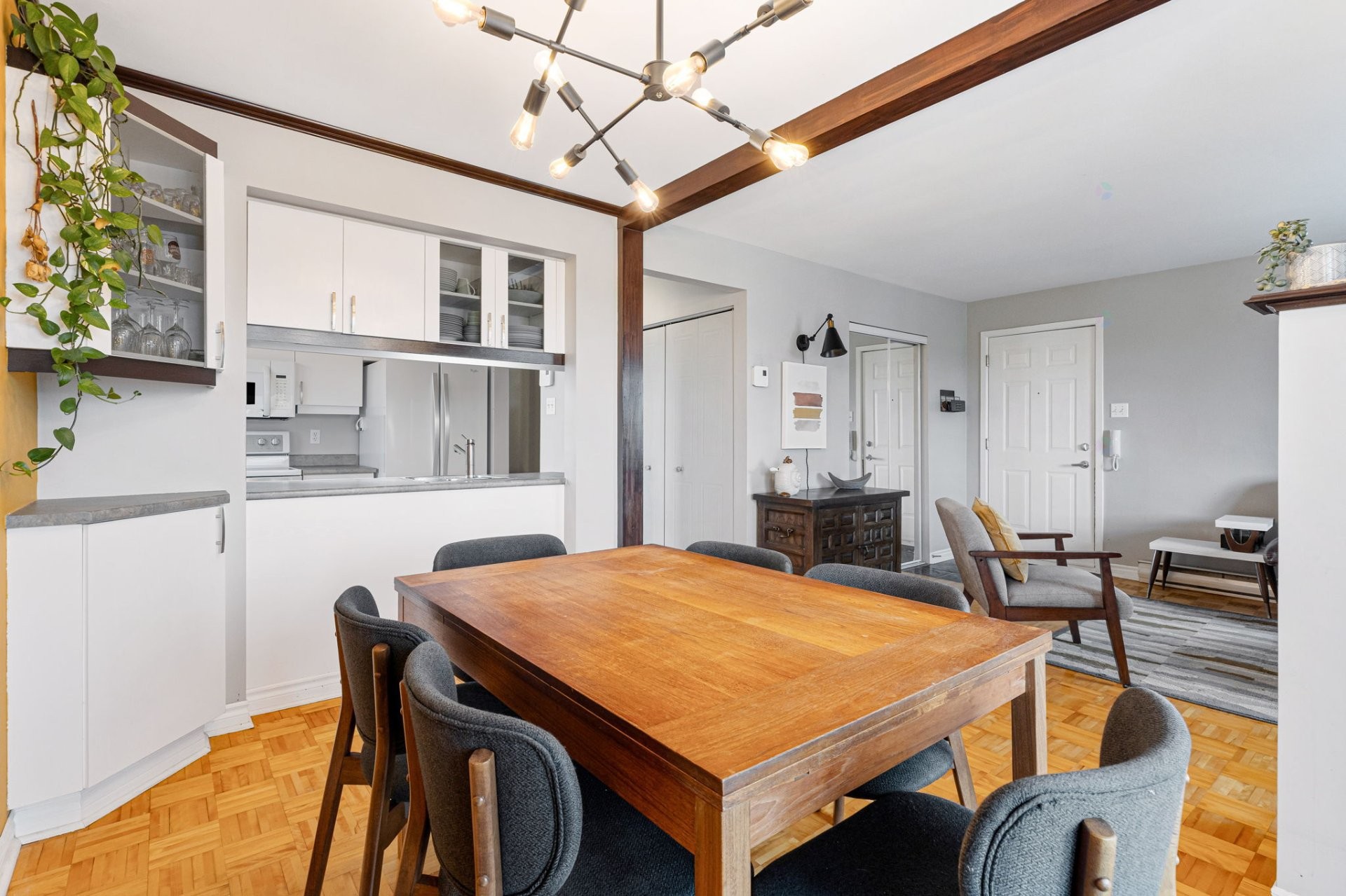 









101


Rue Jules-Phaneuf

, 301,
Varennes,




QC
J3X2E9

