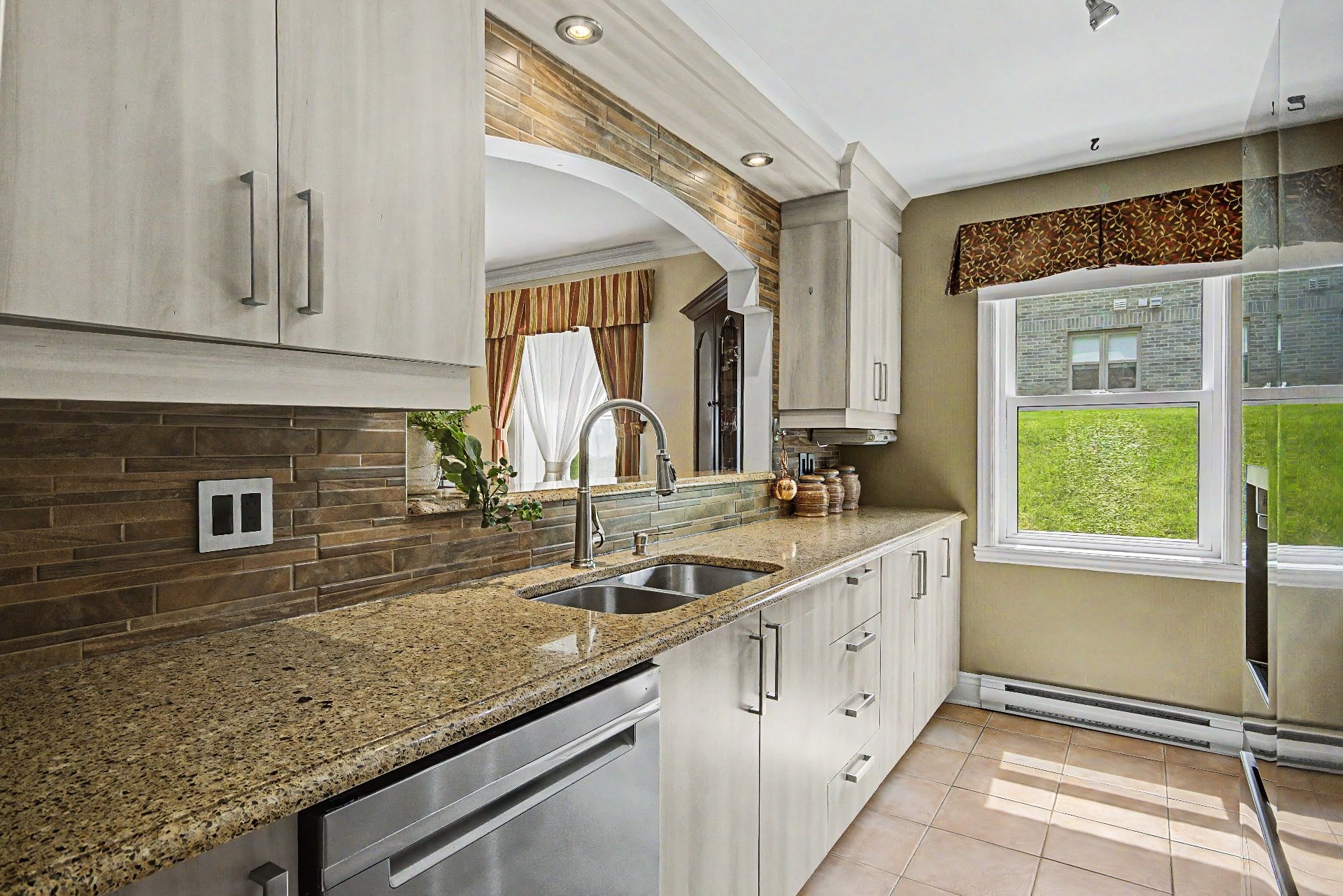 









57


Rue du Liseron

, 103,
Sainte-Julie,




QC
J3E3N8

