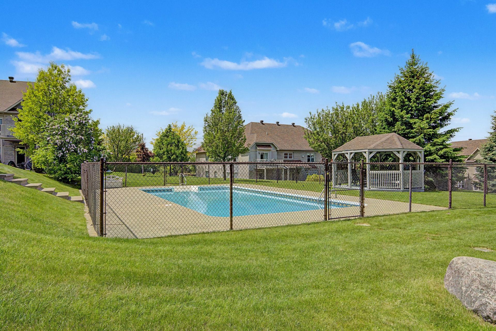 









57


Rue du Liseron

, 103,
Sainte-Julie,




QC
J3E3N8

