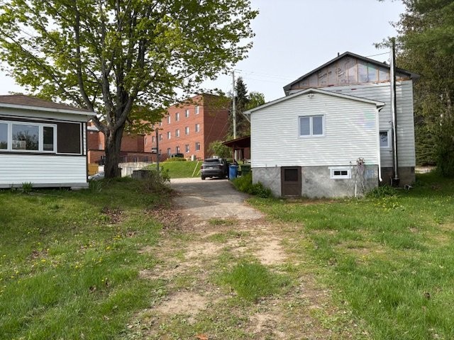 









2


Rue des Érables

,
Saint-André-Avellin,




QC
J0V1W0

