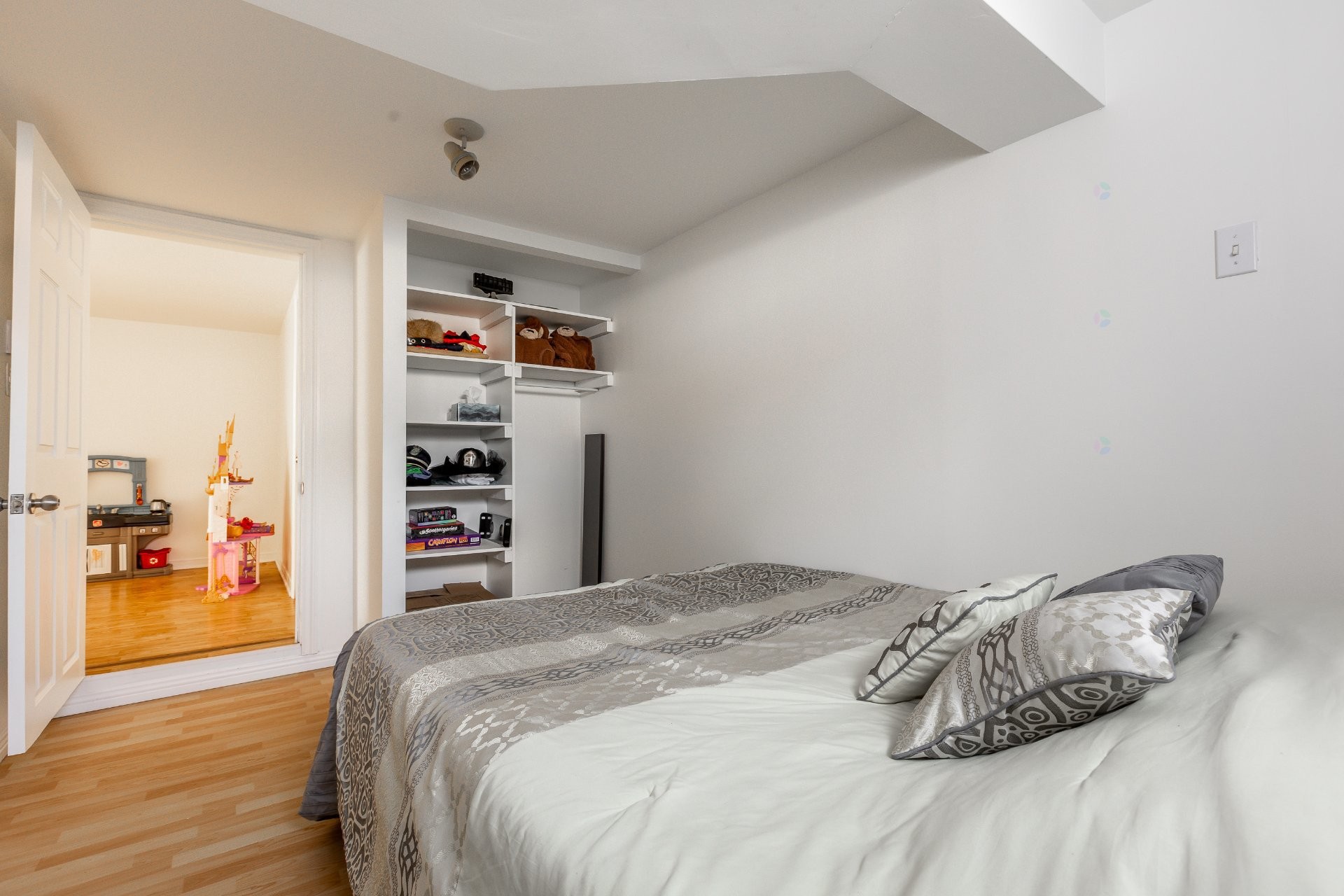 









70


Rue de la Loire

,
Repentigny (Repentigny),




QC
J6A5B3

