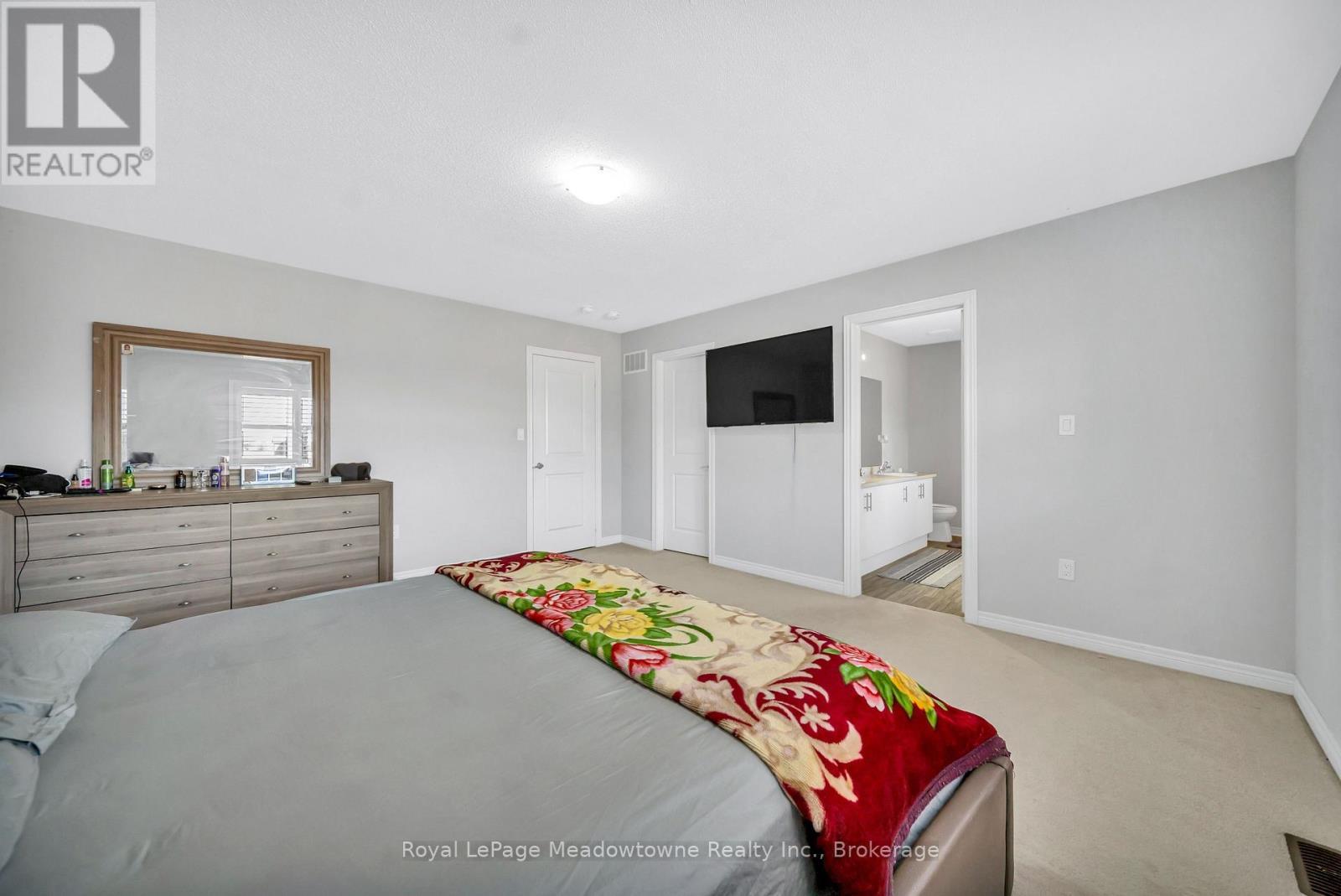 












2218 LOZENBY STREET

,
Innisfil (Alcona),




Ontario
L9S0M8

