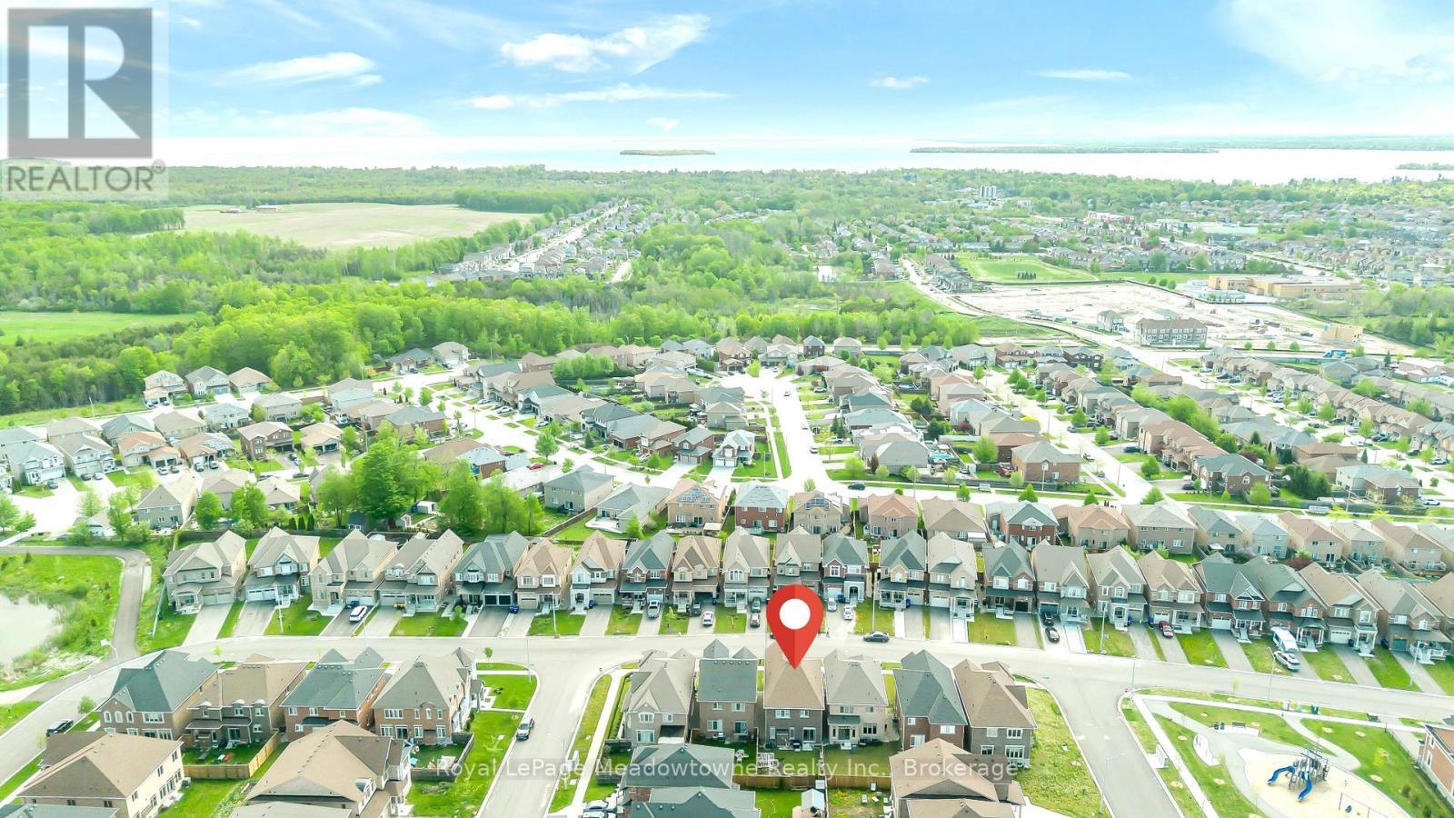 












2218 LOZENBY STREET

,
Innisfil (Alcona),




Ontario
L9S0M8

