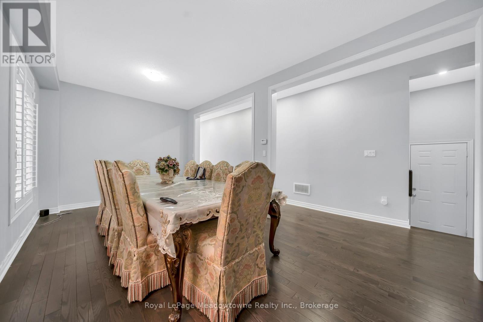 












2218 LOZENBY STREET

,
Innisfil (Alcona),




Ontario
L9S0M8

