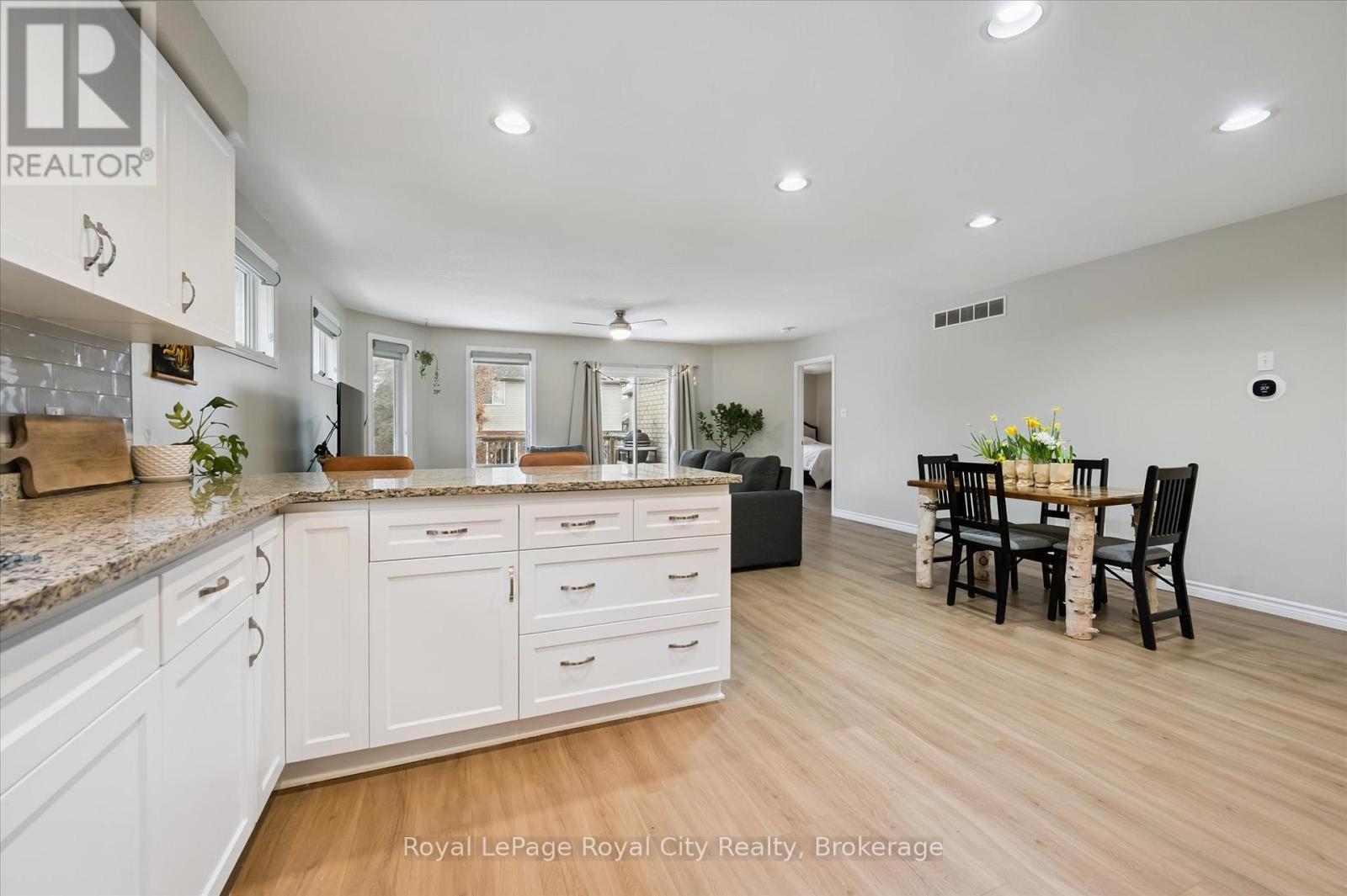 












45 BORLAND DRIVE

,
Guelph (Clairfields/Hanlon Business Park),




Ontario
N1G5B5

