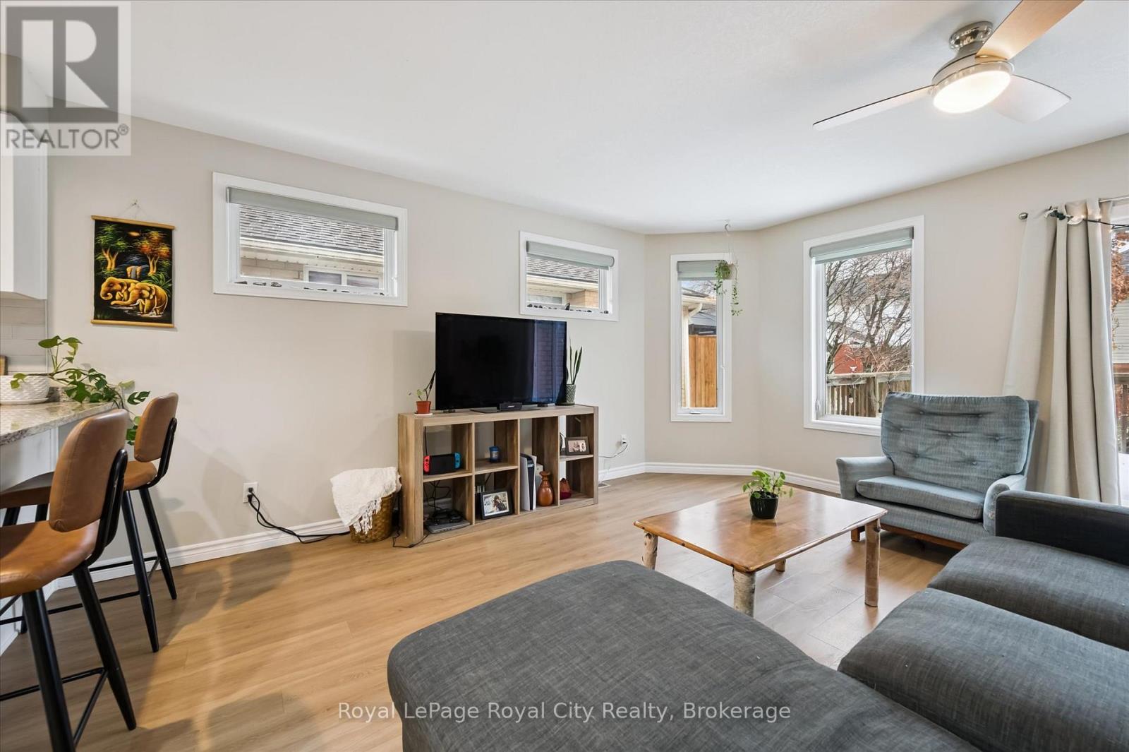 












45 BORLAND DRIVE

,
Guelph (Clairfields/Hanlon Business Park),




Ontario
N1G5B5

