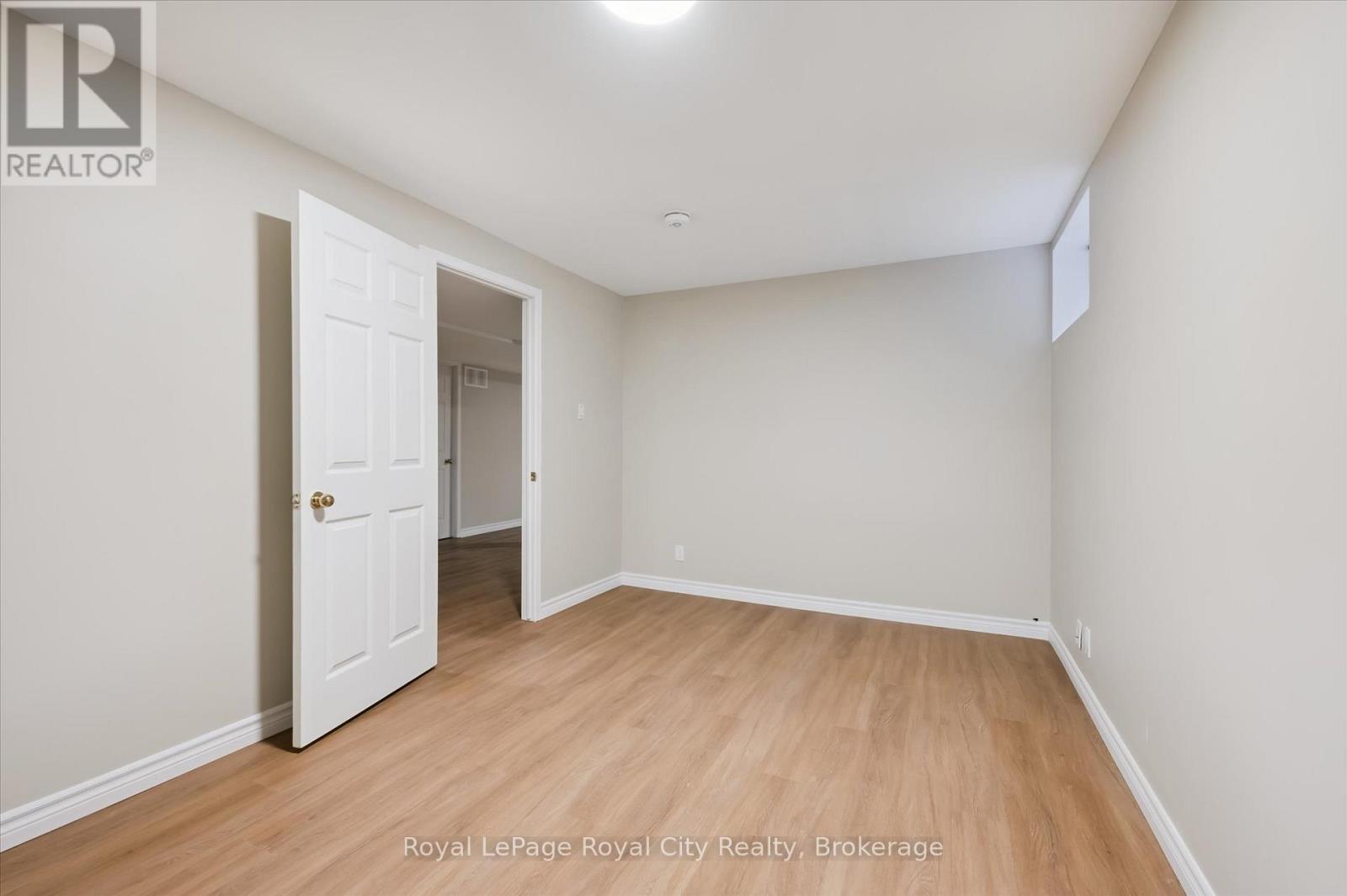 












45 BORLAND DRIVE

,
Guelph (Clairfields/Hanlon Business Park),




Ontario
N1G5B5

