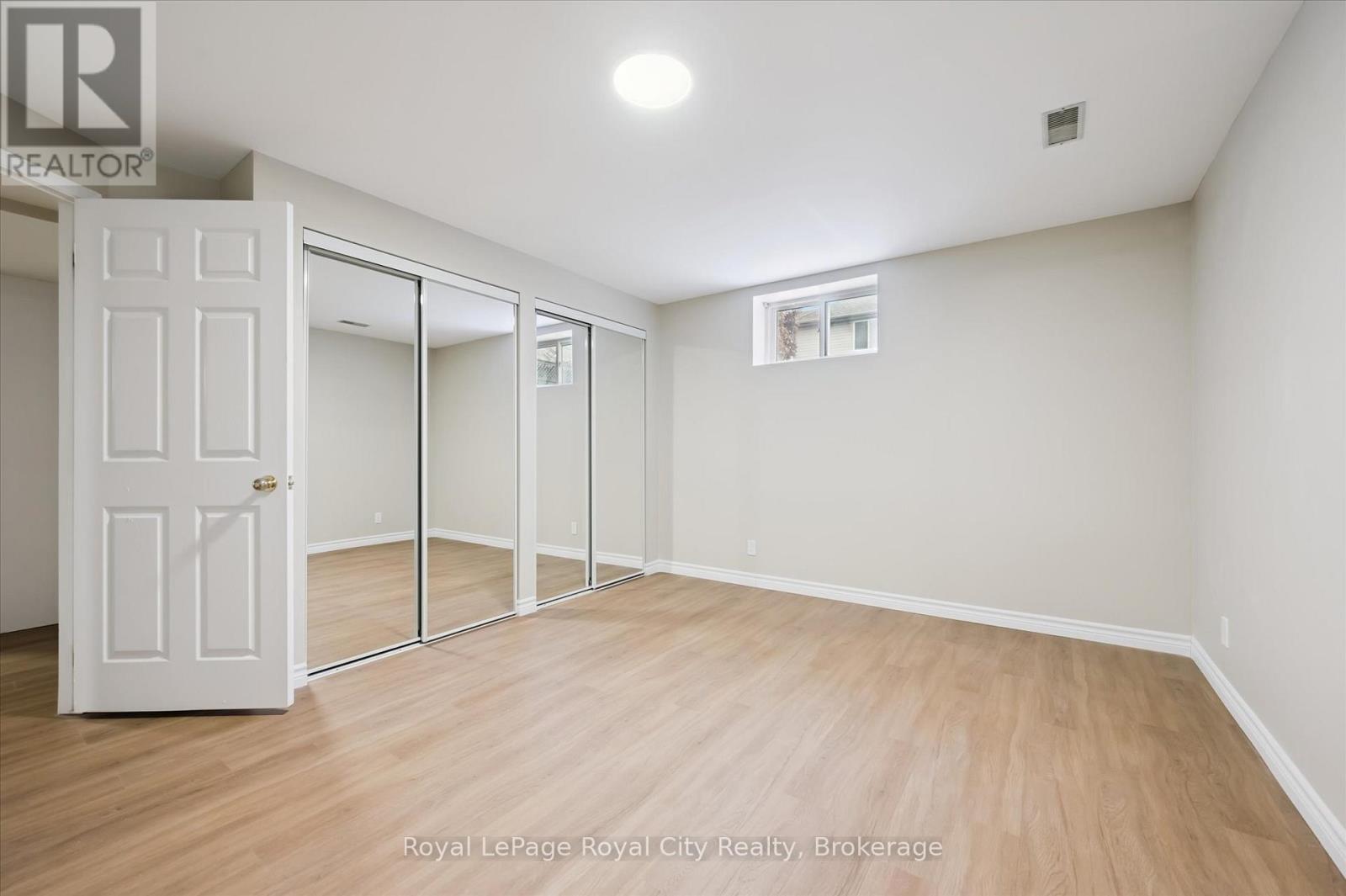 












45 BORLAND DRIVE

,
Guelph (Clairfields/Hanlon Business Park),




Ontario
N1G5B5

