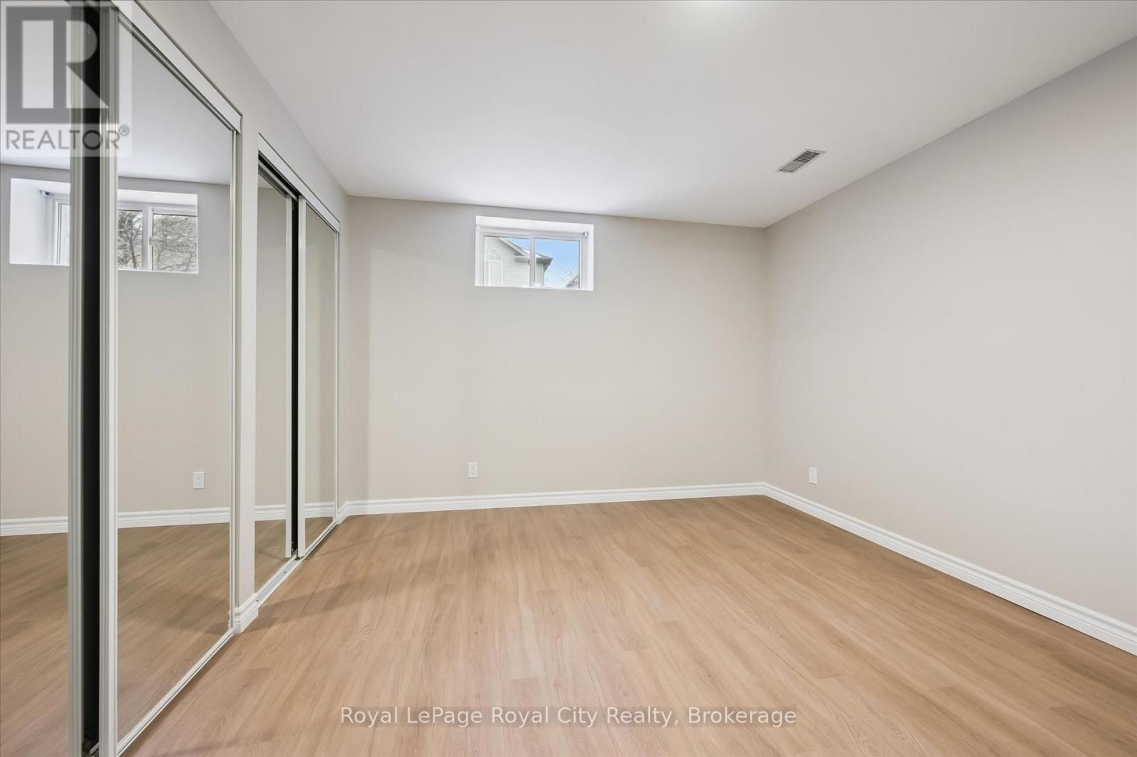 












45 BORLAND DRIVE

,
Guelph (Clairfields/Hanlon Business Park),




Ontario
N1G5B5

