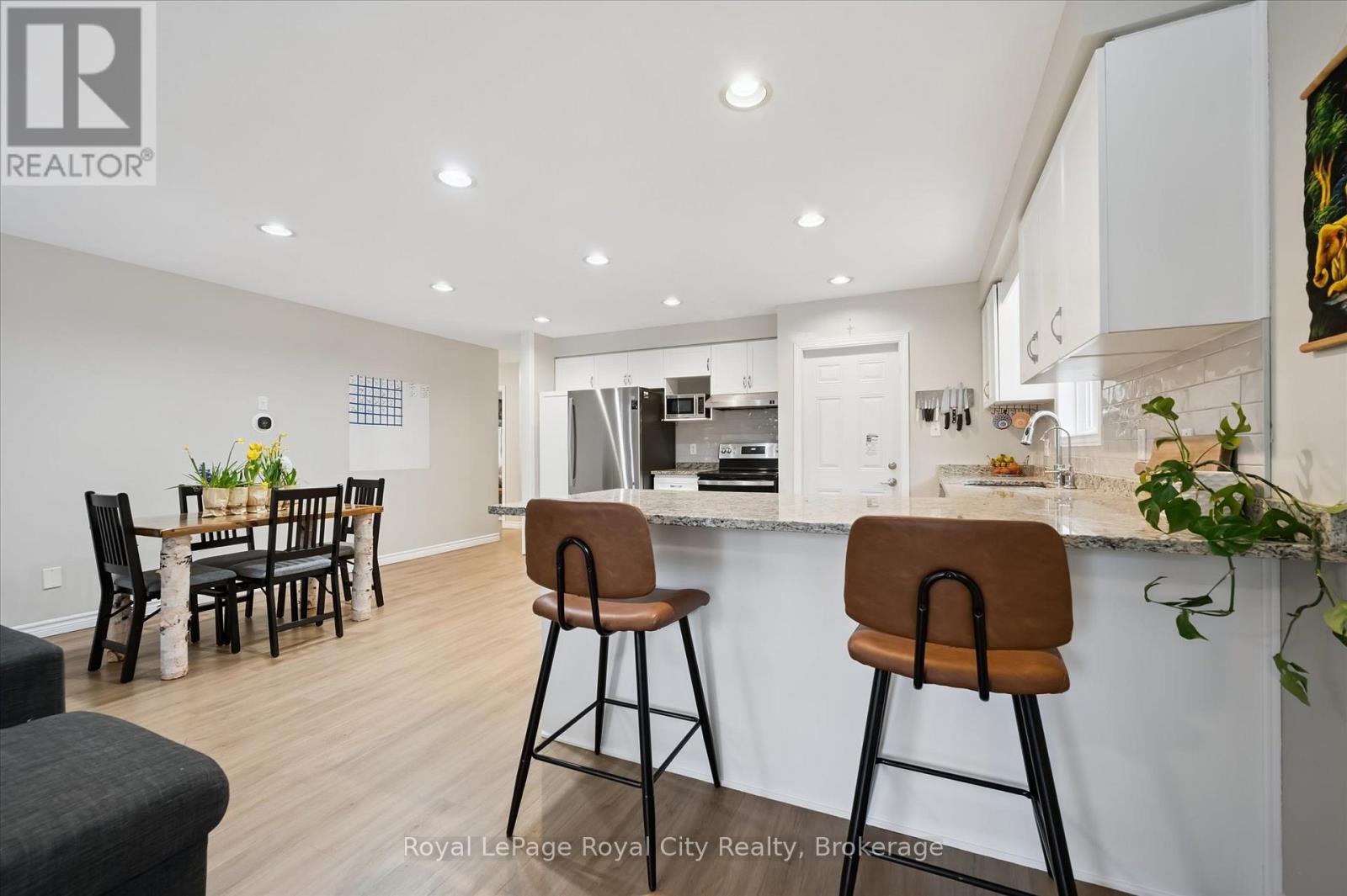 












45 BORLAND DRIVE

,
Guelph (Clairfields/Hanlon Business Park),




Ontario
N1G5B5

