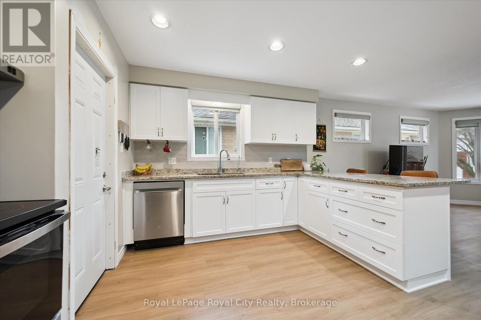 












45 BORLAND DRIVE

,
Guelph (Clairfields/Hanlon Business Park),




Ontario
N1G5B5

