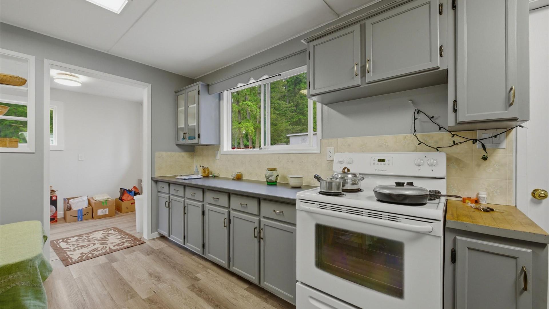 









1394


6

Highway,
Cherryville,




BC
V0E 2G1

