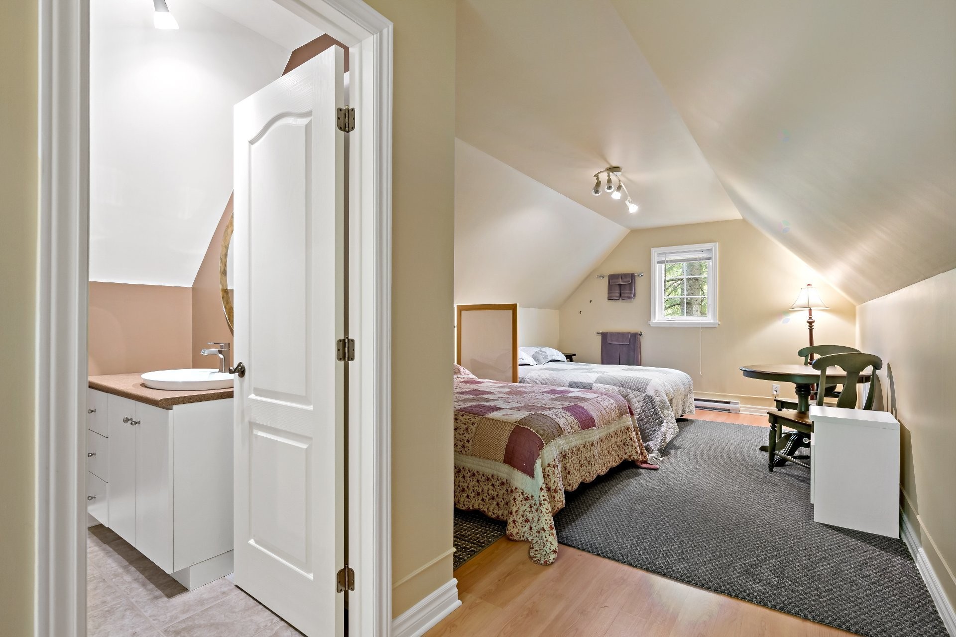 









1320


Rue de la Baie

,
Chertsey,




QC
J0K3K0

