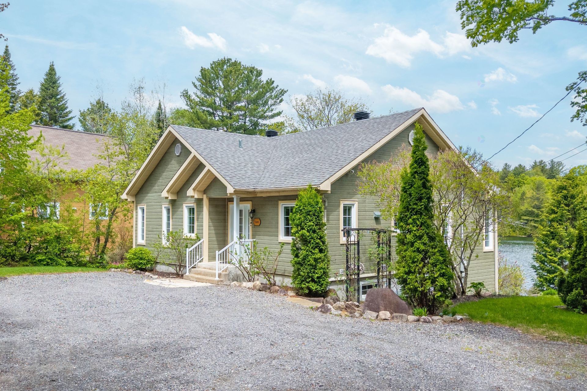 









1320


Rue de la Baie

,
Chertsey,




QC
J0K3K0

