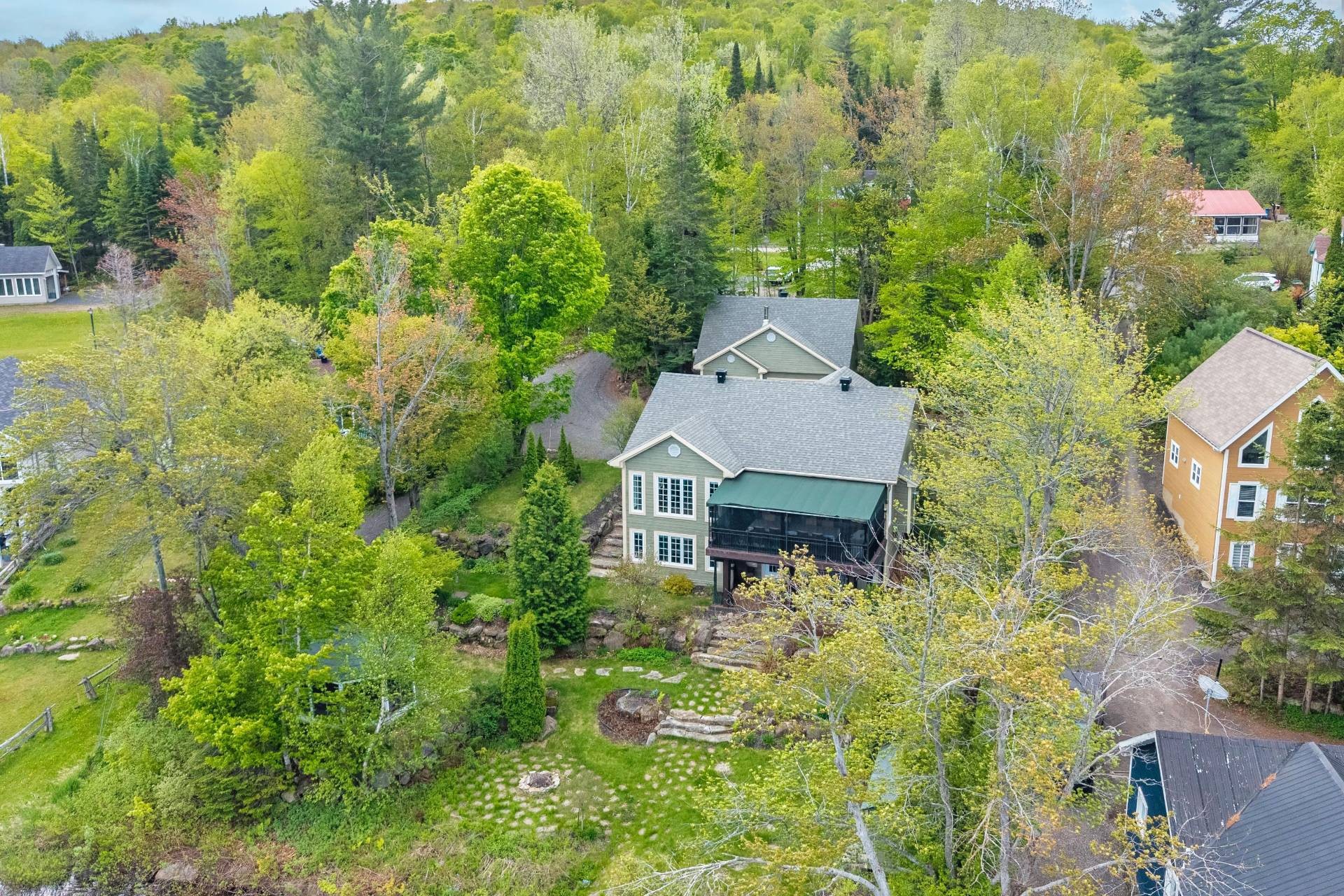 









1320


Rue de la Baie

,
Chertsey,




QC
J0K3K0


