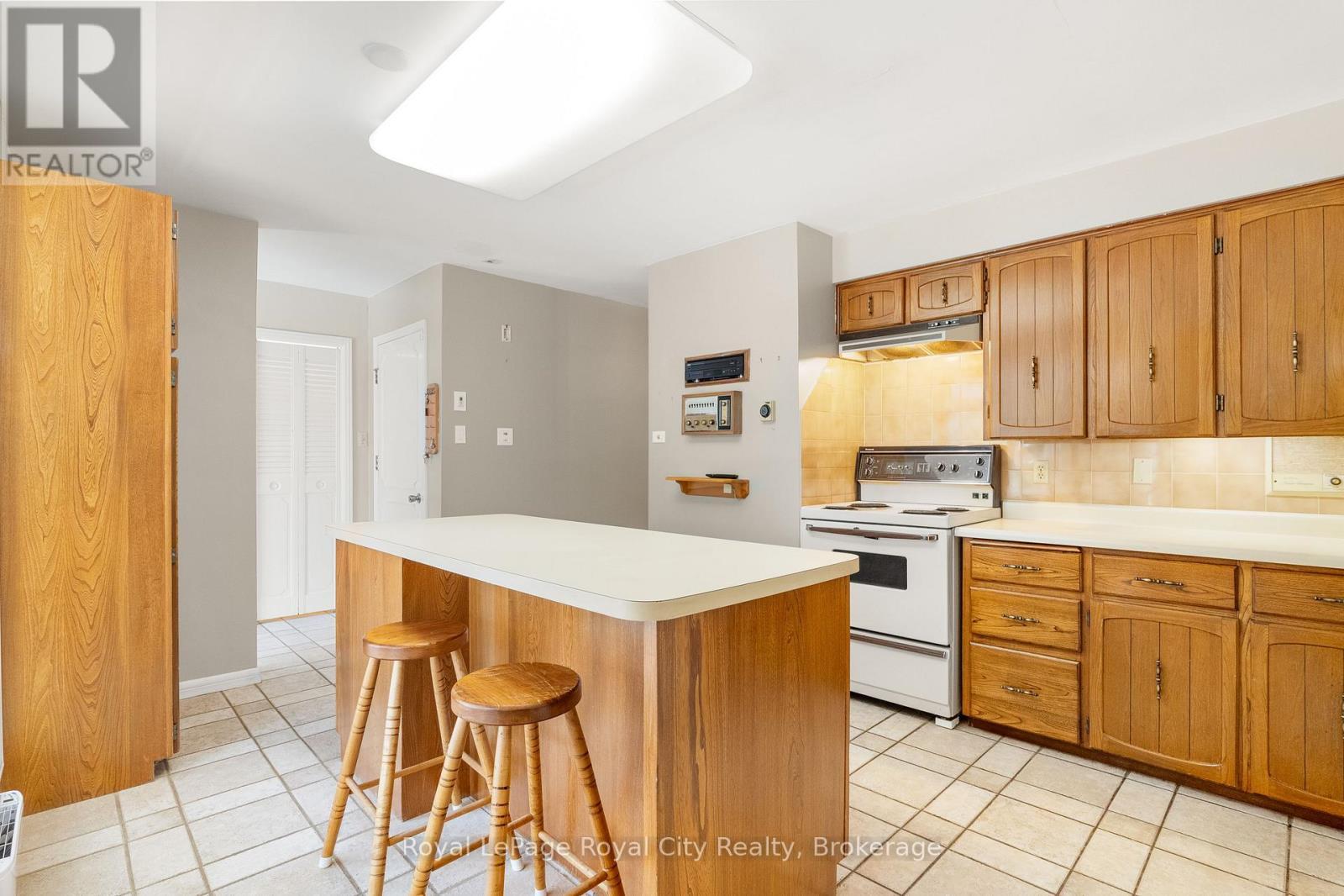 












5660 FIFTH LINE

,
Guelph/Eramosa,




Ontario
N0B2K0

