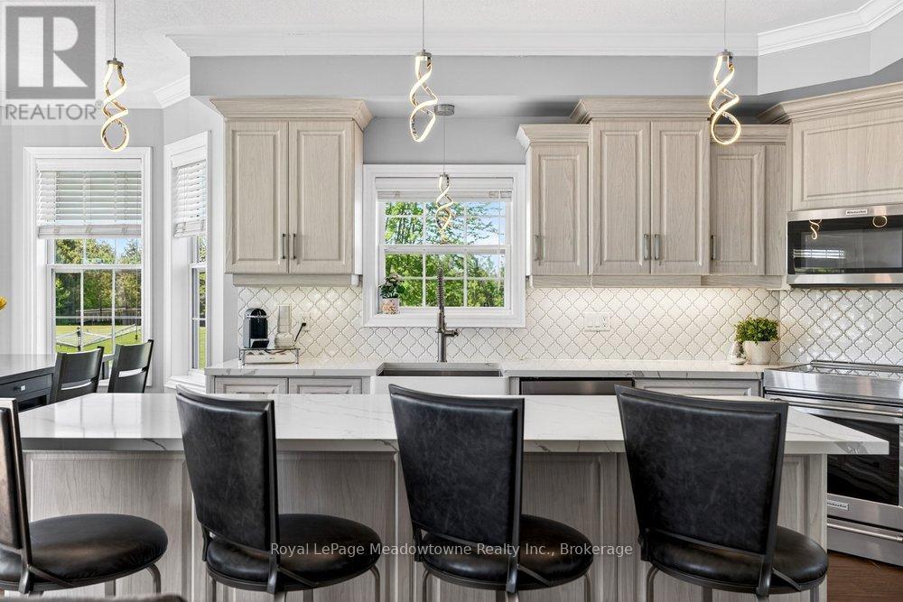 












6750 BEATTY LINE N

,
Centre Wellington,




Ontario
N1M2W3

