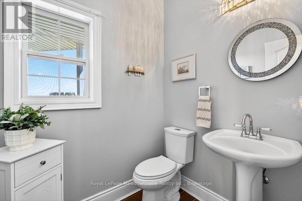 












6750 BEATTY LINE N

,
Centre Wellington,




Ontario
N1M2W3

