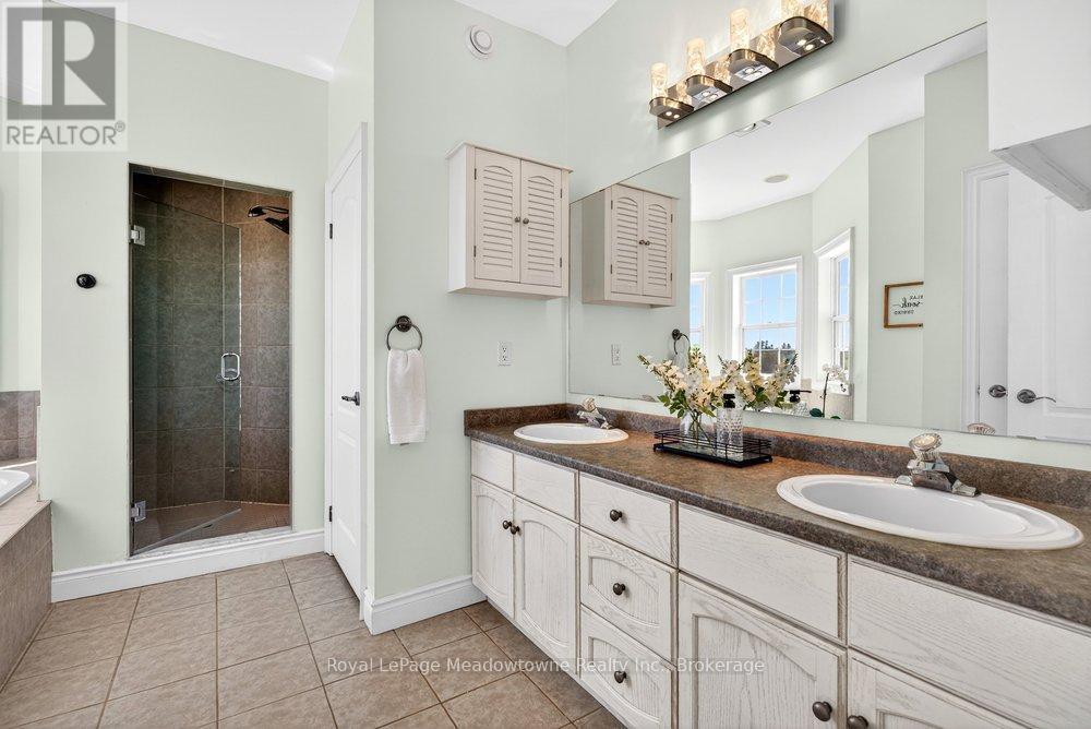 












6750 BEATTY LINE N

,
Centre Wellington,




Ontario
N1M2W3

