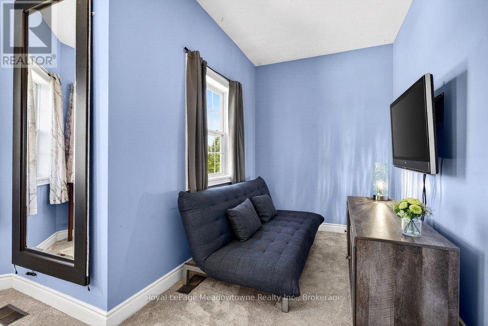 












6750 BEATTY LINE N

,
Centre Wellington,




Ontario
N1M2W3

