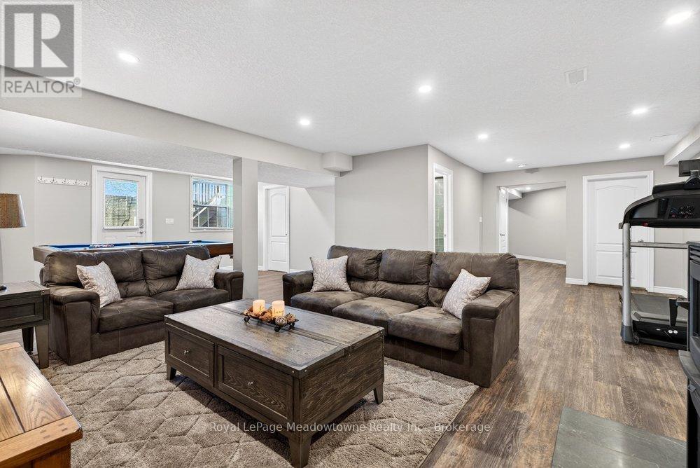 












6750 BEATTY LINE N

,
Centre Wellington,




Ontario
N1M2W3


