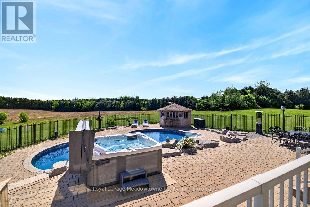 












6750 BEATTY LINE N

,
Centre Wellington,




Ontario
N1M2W3


