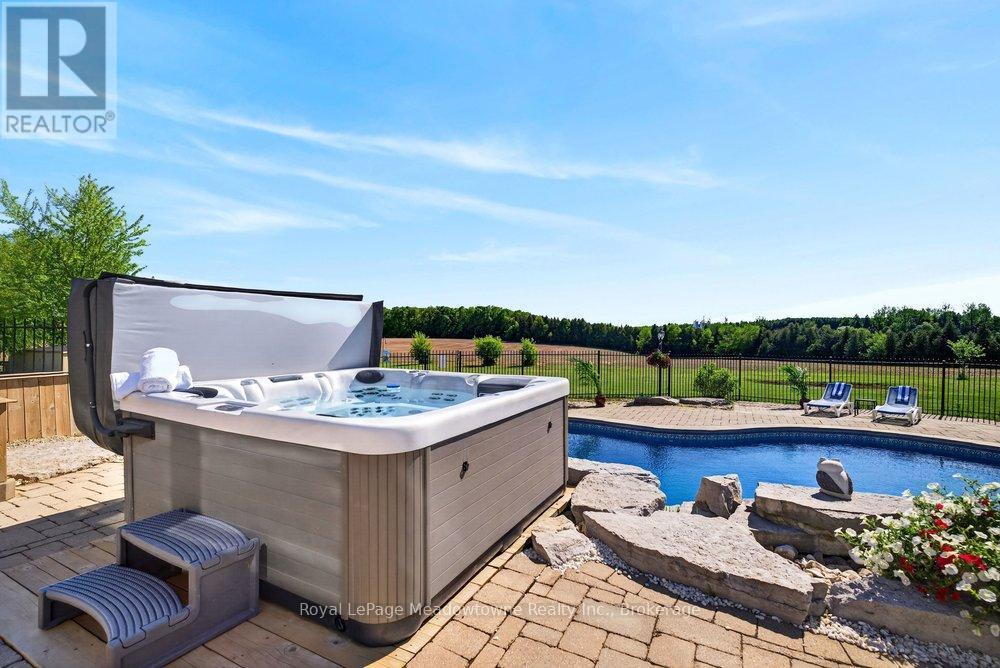 












6750 BEATTY LINE N

,
Centre Wellington,




Ontario
N1M2W3

