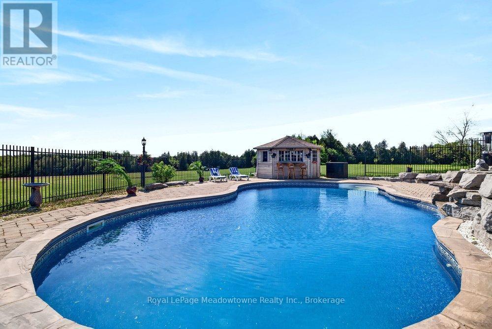 












6750 BEATTY LINE N

,
Centre Wellington,




Ontario
N1M2W3

