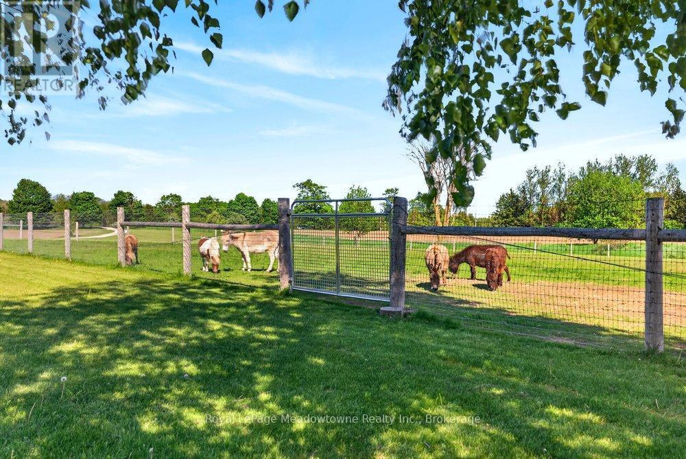 












6750 BEATTY LINE N

,
Centre Wellington,




Ontario
N1M2W3

