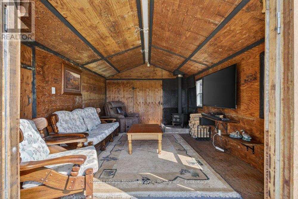 












6750 BEATTY LINE N

,
Centre Wellington,




Ontario
N1M2W3

