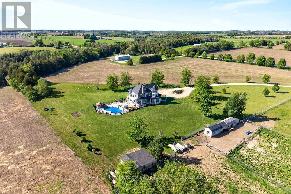 












6750 BEATTY LINE N

,
Centre Wellington,




Ontario
N1M2W3

