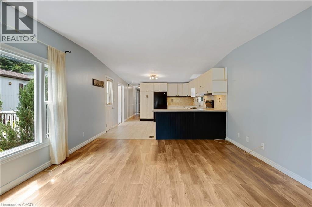 












120 MAPLE Crescent

,
Flamborough,




Ontario
N0B2J0

