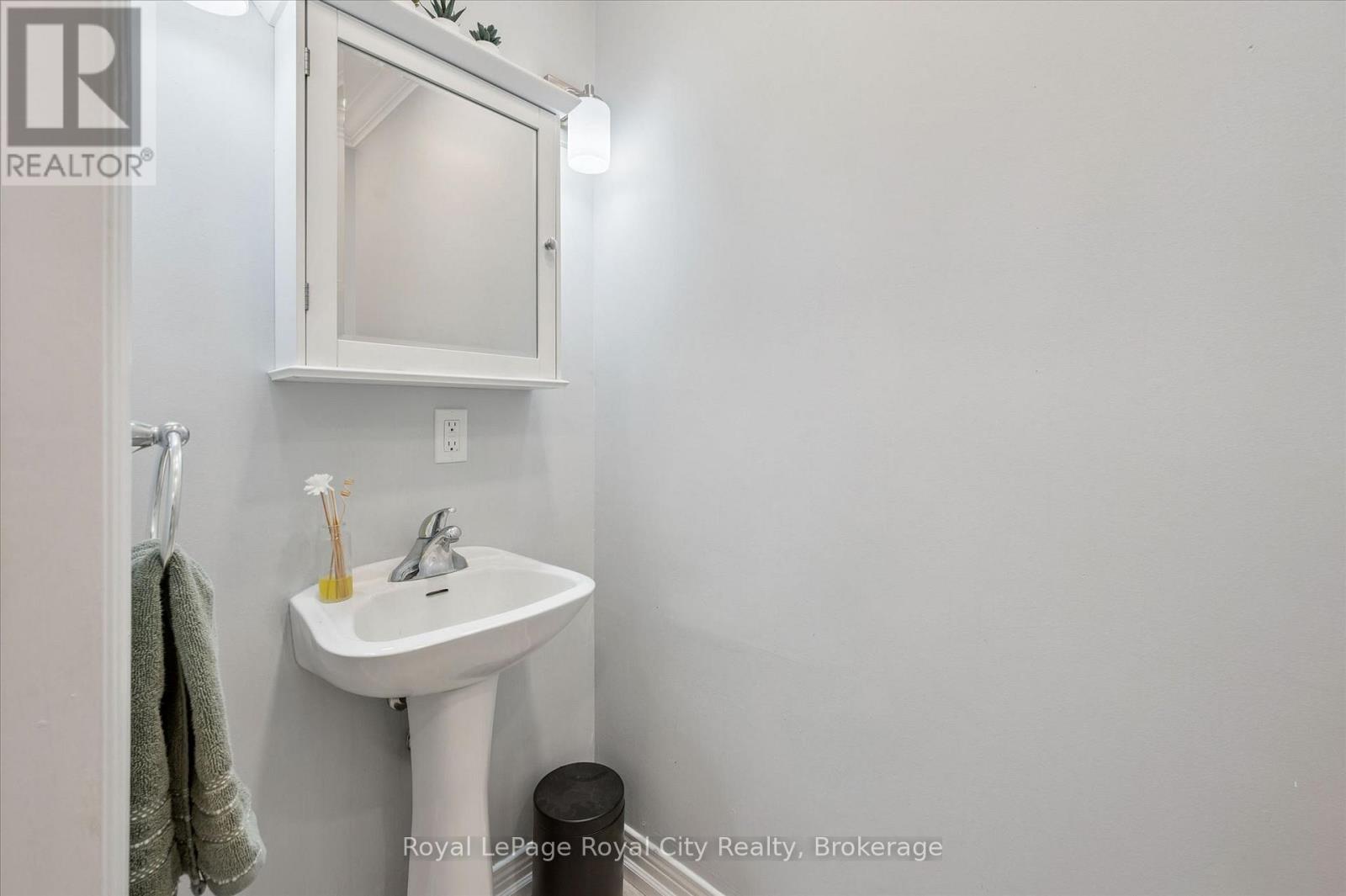 












113 QUEEN STREET

,
Guelph (General Hospital),




Ontario
N1E4S2

