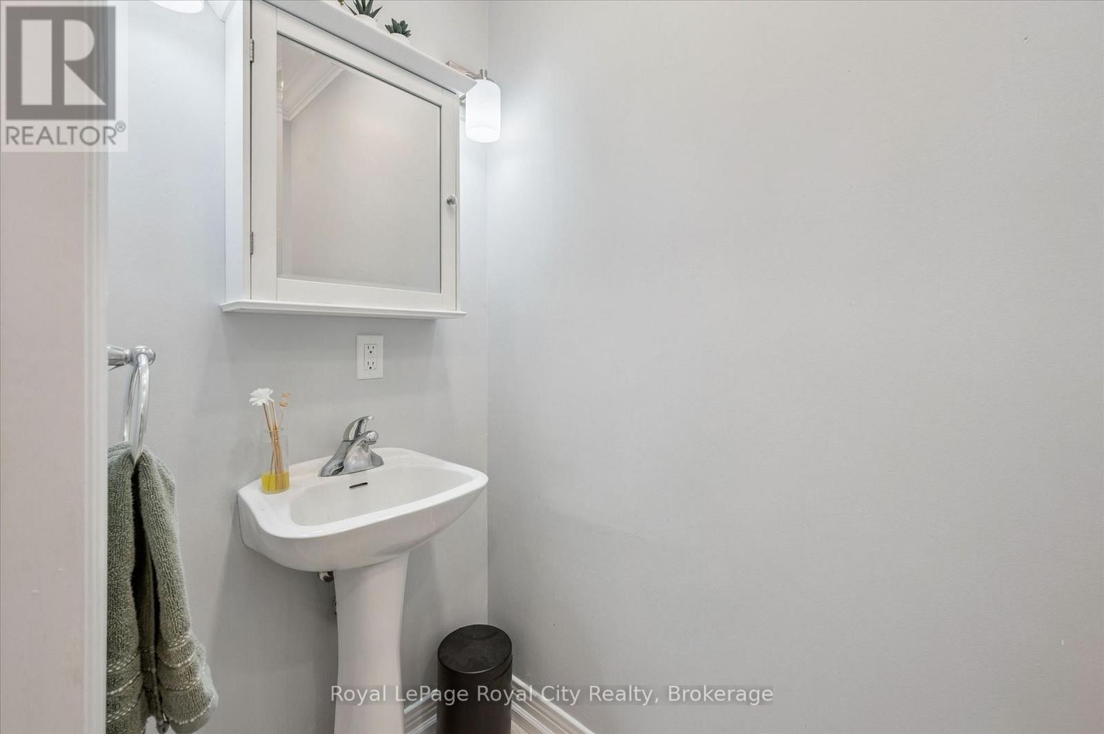 












113 QUEEN STREET

,
Guelph (General Hospital),




Ontario
N1E4S2


