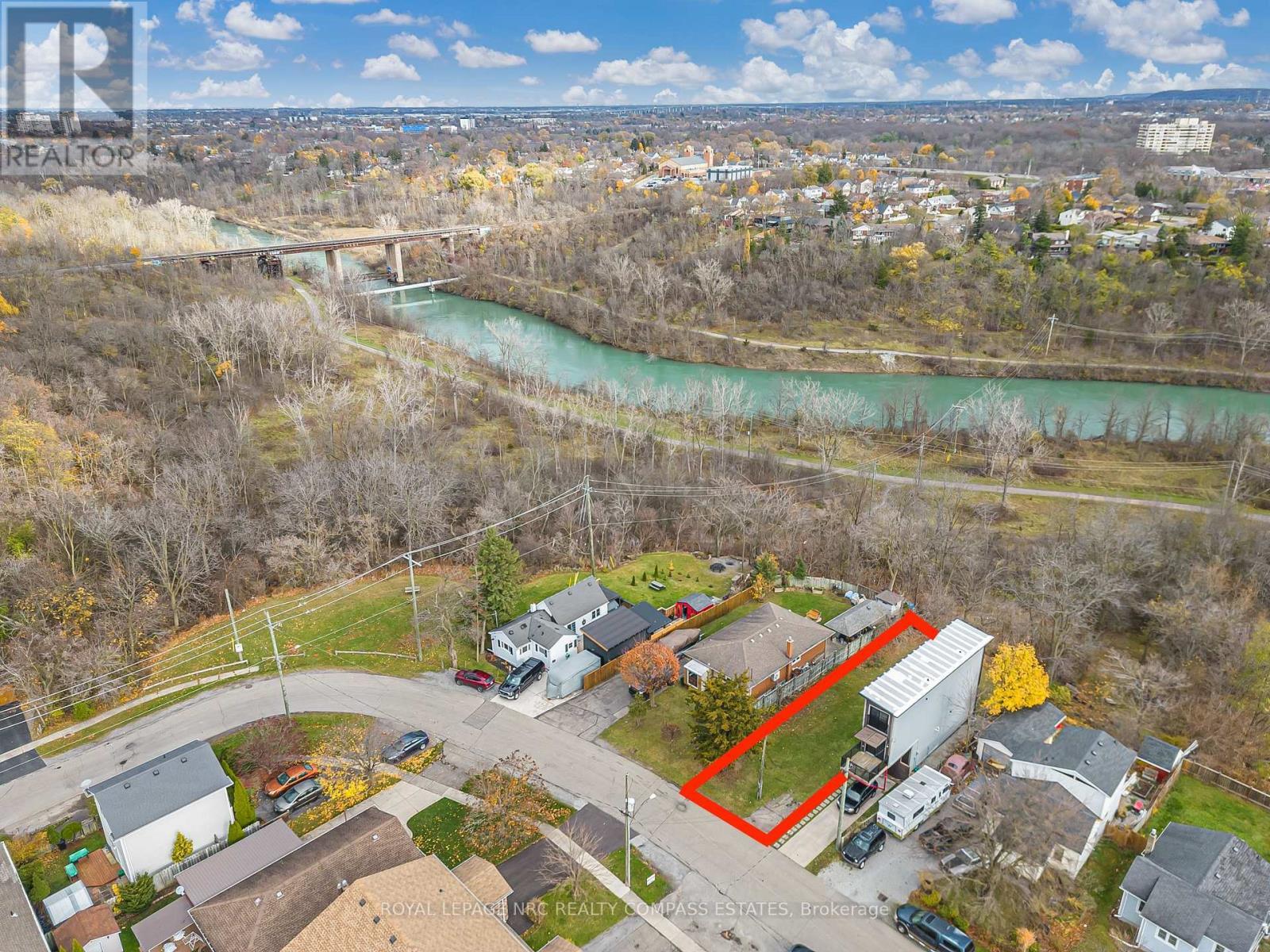 












15 HILLVIEW ROAD N

,
St. Catharines (Western Hill),







Ontario
L2S1S1

