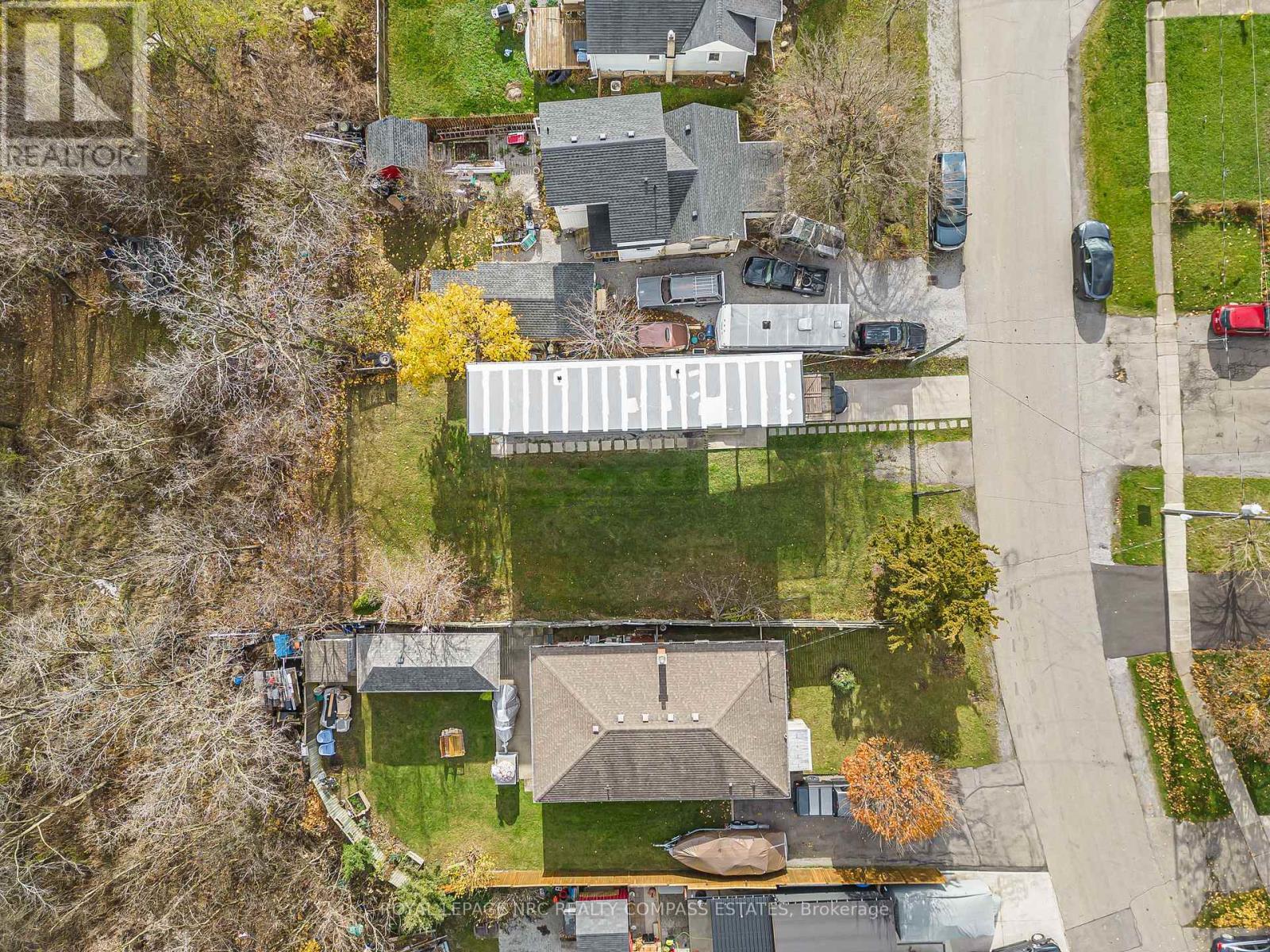 












15 HILLVIEW ROAD N

,
St. Catharines (Western Hill),







Ontario
L2S1S1

