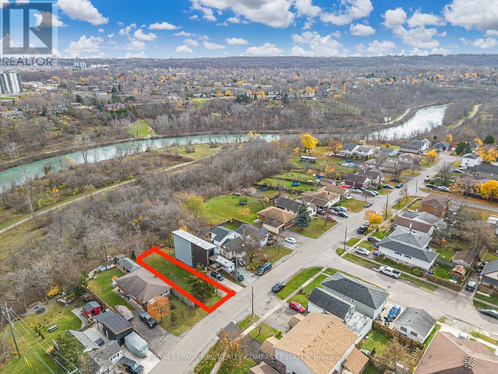 












15 HILLVIEW ROAD N

,
St. Catharines (Western Hill),







Ontario
L2S1S1

