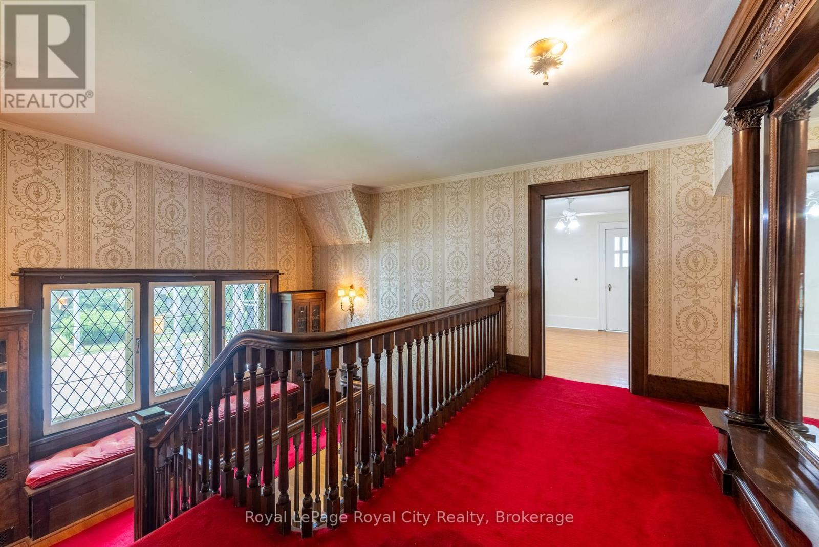 












76 LONDON ROAD W

,
Guelph (Exhibition Park),




Ontario
N1H2B7

