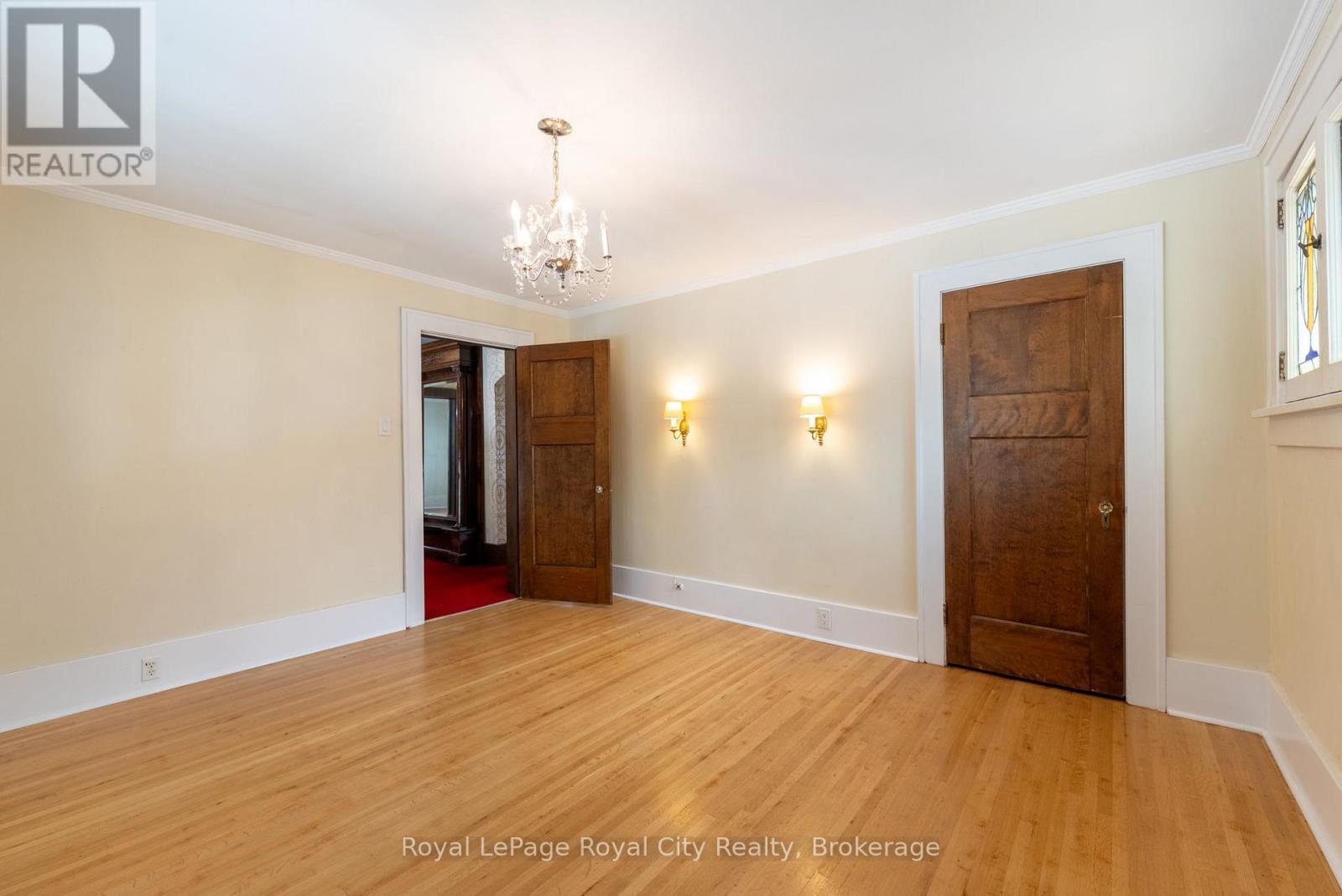 












76 LONDON ROAD W

,
Guelph (Exhibition Park),




Ontario
N1H2B7

