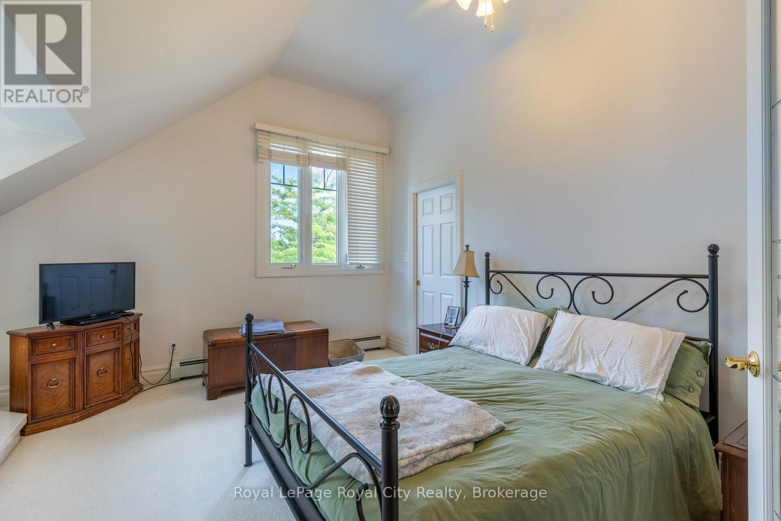 












76 LONDON ROAD W

,
Guelph (Exhibition Park),




Ontario
N1H2B7

