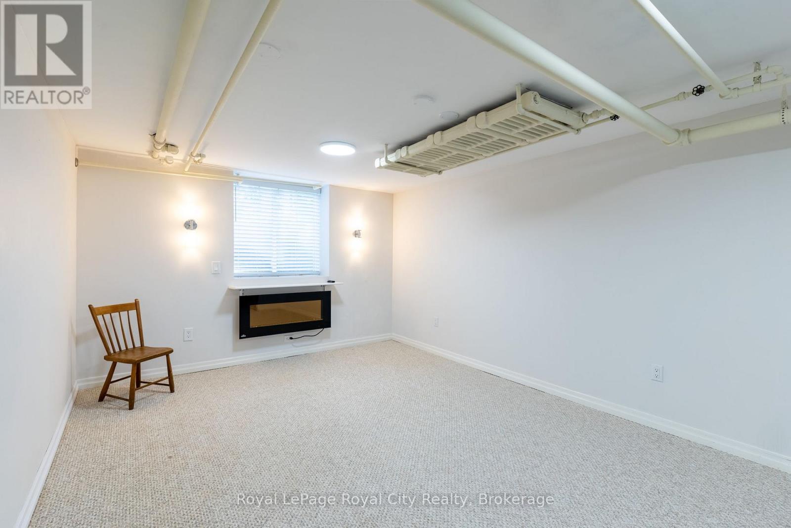 












76 LONDON ROAD W

,
Guelph (Exhibition Park),




Ontario
N1H2B7

