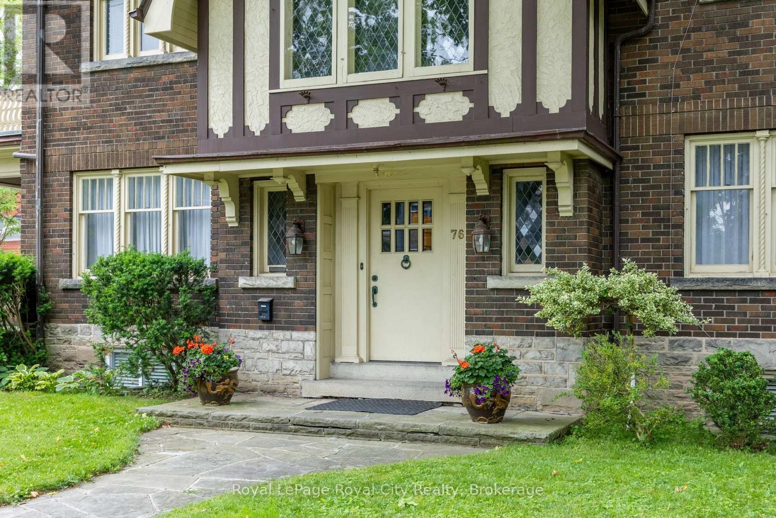 












76 LONDON ROAD W

,
Guelph (Exhibition Park),




Ontario
N1H2B7

