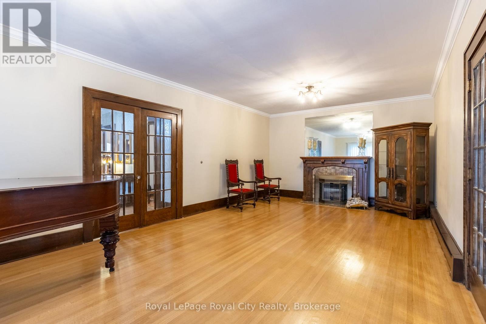 












76 LONDON ROAD W

,
Guelph (Exhibition Park),




Ontario
N1H2B7

