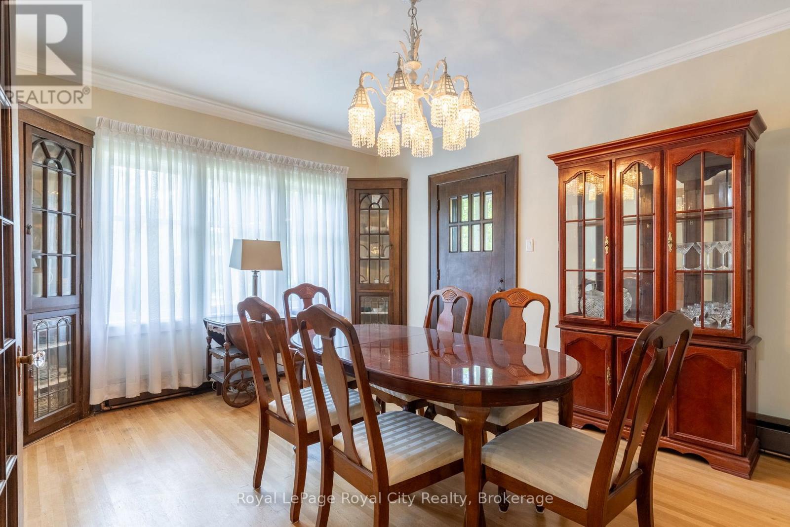 












76 LONDON ROAD W

,
Guelph (Exhibition Park),




Ontario
N1H2B7

